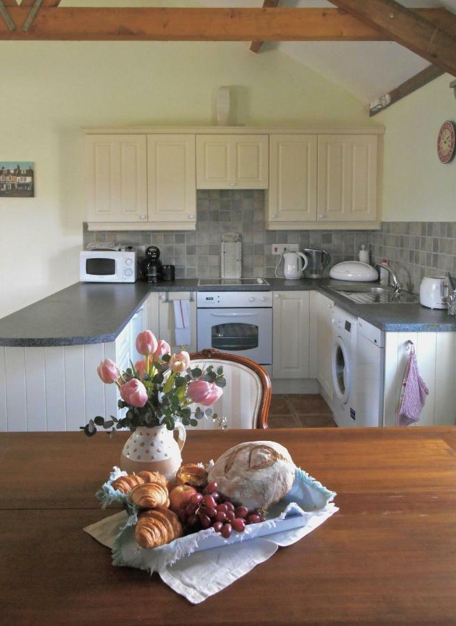 Spacious Swallow Cottage Tisbury Eksteriør billede